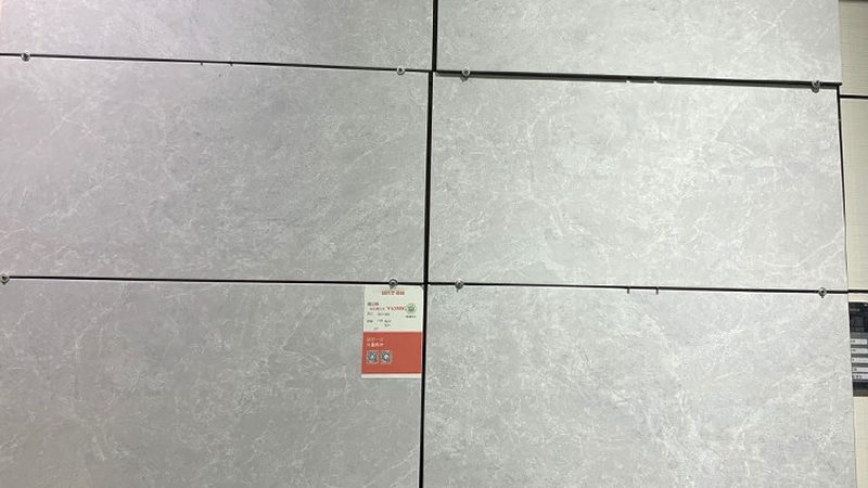柔光大理石瓷砖与亮光瓷砖：抗污性能的较量